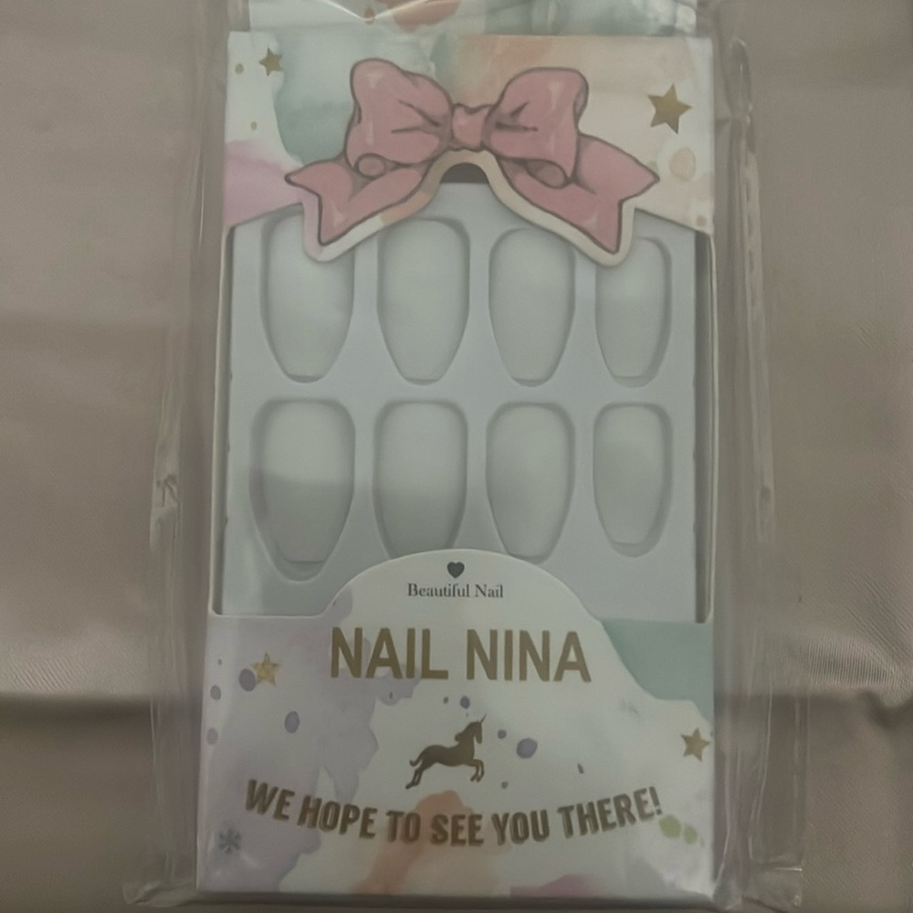 Twinklede Medium White Coffin Press on Nails